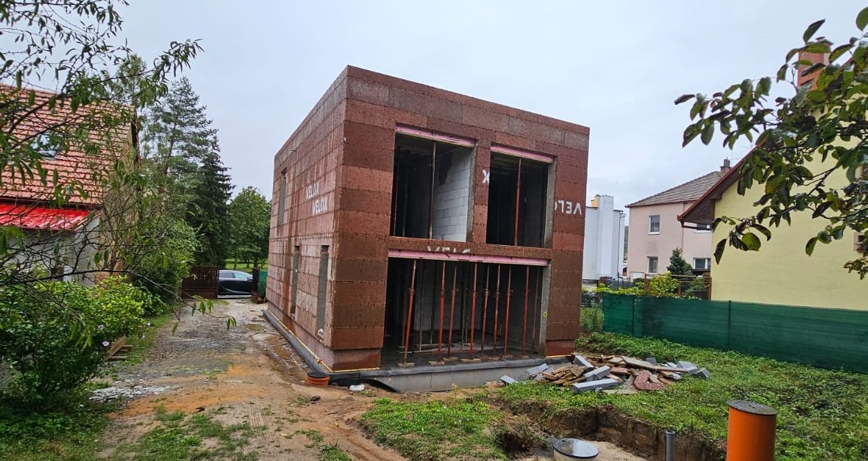 0EF38765-60D6-43C9-A098-1240B7A6DB95