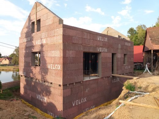 Dokončili jsme stavbu domu podle individuálního projektu